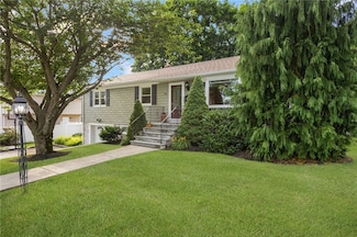 25 Rosewood Dr, North Providence, RI 02904