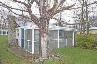 611 W Lakeshore Dr, Kelleys Island, OH 43438