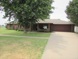 412 Main St, Lahoma, OK 73754