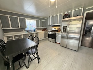 631 16th St, Tell City, IN 47586