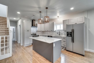 605 W Page Ave, Dallas, TX 75208