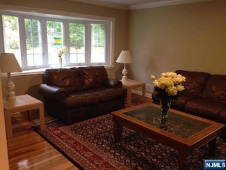 525 Lynn St, Ridgewood, NJ 07450