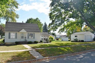 402 S 12th St, Osage, IA 50461