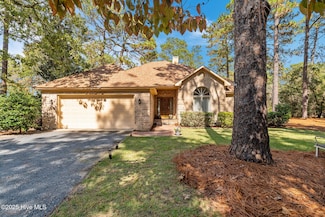 6 Montclair Ct, Pinehurst, NC 28374