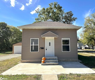 421 Cedar St, Iowa Falls, IA 50126