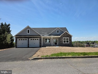606 Vista Ct, Waynesboro, PA 17268