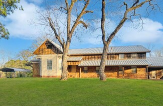 352 Gingerbread Ln, Chireno, TX 75937