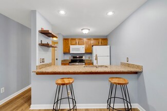 44 Glengarry Dr, Stratham, NH 03885