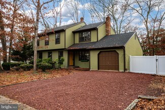 5 Hoot Owl Dr, Sicklerville, NJ 08081