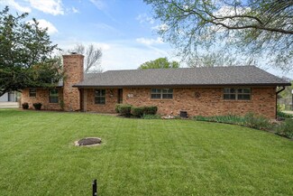 411 Country Club Dr, Joshua, TX 76058