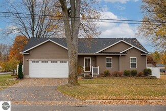 328 N Chippewa St, Shepherd, MI 48883
