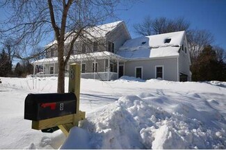 8 Weaver Cir, Amherst, MA 01002