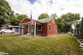 1010 S 3rd St, Clear Lake, IA 50428