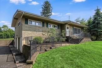 33 Pleasant Hill Rd, Succasunna, NJ 07876