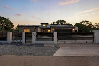 328 Camino Siete SW, Albuquerque, NM 87105