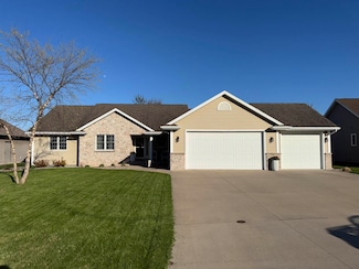 1923 Creek Side Dr, Neenah, WI 54956