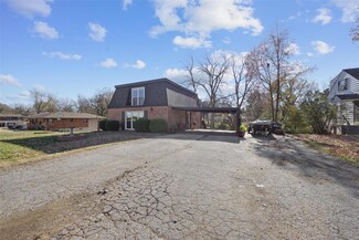9706 Avalon Dr, Fairview Heights, IL 62208