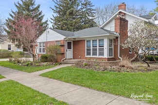 902 W Downer Place, Aurora, IL 60506