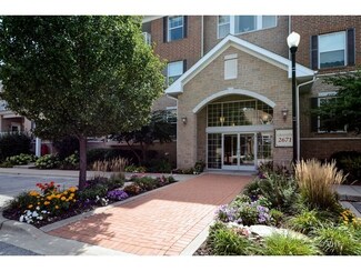 2671 Stone Cir Unit 206, Geneva, IL 60134