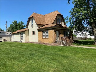 705 E Montgomery St, Knoxville, IA 50138