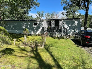 18 Center St, Mount Cobb, PA 18436