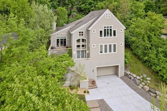 903 Kenwood Pkwy, Minneapolis, MN 55403