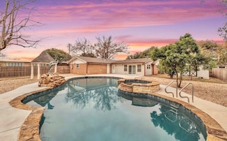 2217 Carolinda Dr, Waco, TX 76710