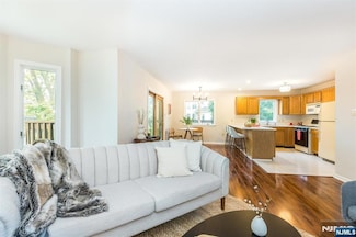 7 di Donna Ct Unit A007, Clifton, NJ 07013