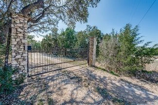 1129 Deer Forest Dr, Pipe Creek, TX 78063