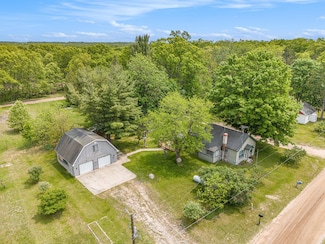 1754 Maggie St, Fountain, MI 49410