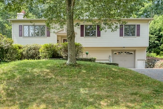 70 Crestwood Dr, Naugatuck, CT 06770