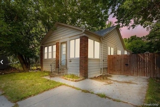 7567 Toepfer Rd, Warren, MI 48091