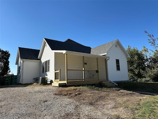 110 E Grade St, Winterset, IA 50273