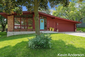 1922 Carlton Ave NE, Grand Rapids, MI 49505