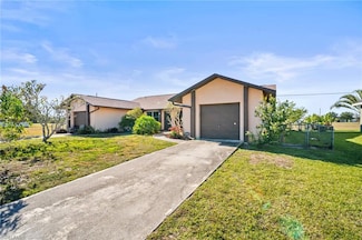 2206 NE 17th St, Cape Coral, FL 33909