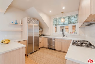 34 Park Ave, Venice, CA 90291
