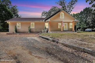 903 Shinault Rd, Byhalia, MS 38611