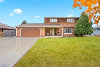 2462 Lilac Ln N, Fargo, ND 58102