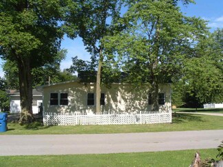 705 N Harris St, Bourbon, IN 46504