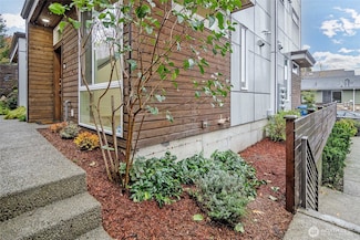 9221 Linden Ave N Unit A, Seattle, WA 98103