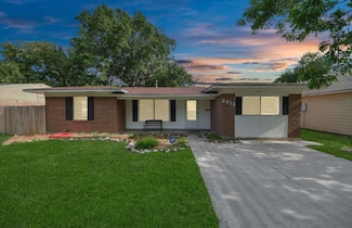 2013 15th Ave N, Texas City, TX 77590