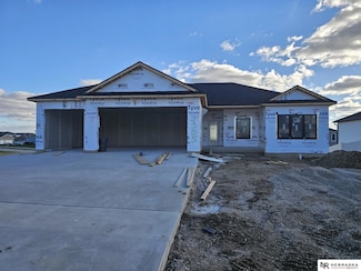 305 Kristi Ln, Hickman, NE 68372