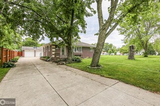 1724 7th St, Nevada, IA 50201