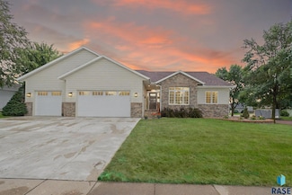 304 S Country Club Ave, Brandon, SD 57005