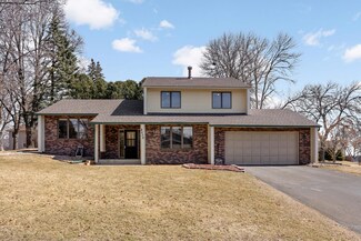 8039 Dakota Ln, Chanhassen, MN 55317