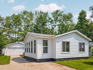 12320 E Houghton Lake Dr, Houghton Lake, MI 48629