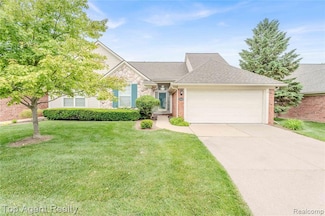 5669 Woodview Dr Unit 70, Sterling Heights, MI 48314
