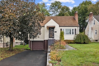 54 Jackson Ave, West Hartford, CT 06110