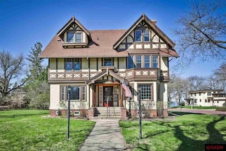 929 929 E Elm Ave, Waseca, MN 56093