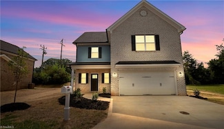 135 Glasmere Ct, Winston-Salem, NC 27101
